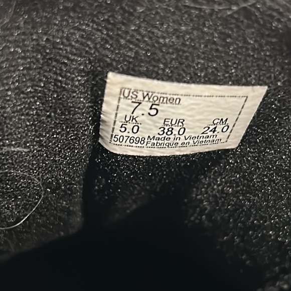 Vans - Picture 5 of 7